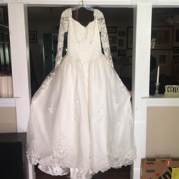 Sweetheart Ivory Ballgown Wedding Dress Size 12. Gently used. - Picture 1 of 16